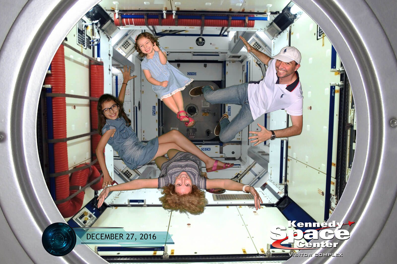 Família da Rita Aleluia a testar falta de gravidade, no Kennedy Space Center, Flórida.