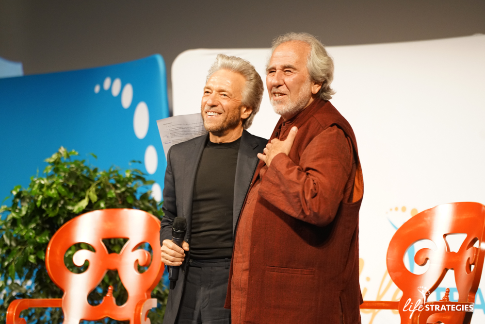 Bruce Lipton e Gregg Braden, no evento Life Strategies, em Roma