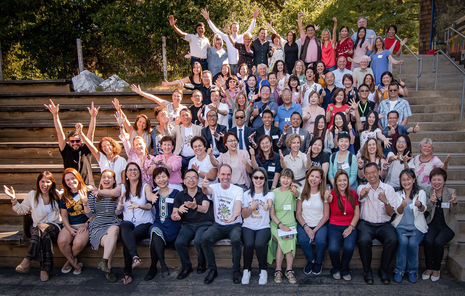 Rita Aleluia, Robert Dilts e um grande grupo de pessoas na NLP University